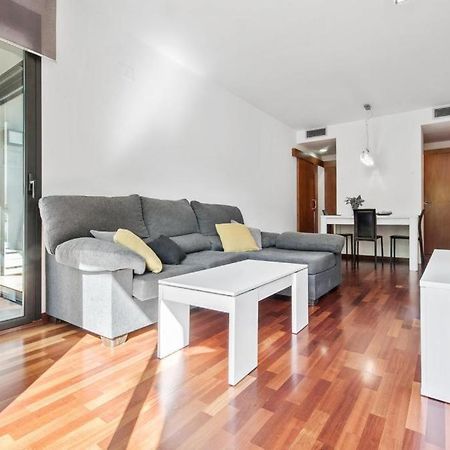 Barcelona-Forum Apartments ซานต์อาเตรียเดเบซอซ ภายนอก รูปภาพ