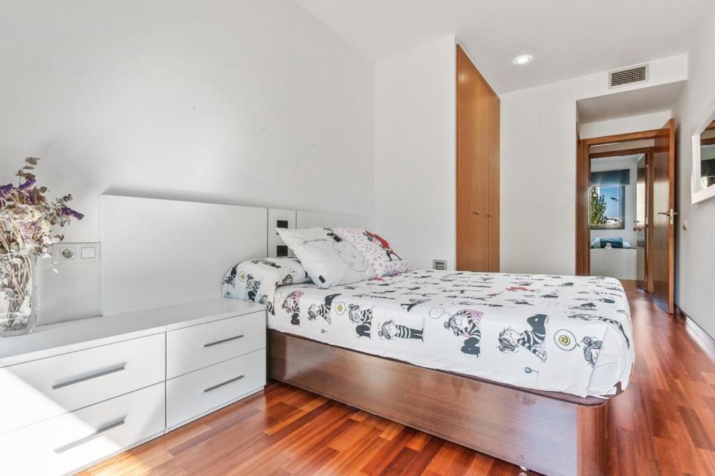 Barcelona-Forum Apartments ซานต์อาเตรียเดเบซอซ ภายนอก รูปภาพ